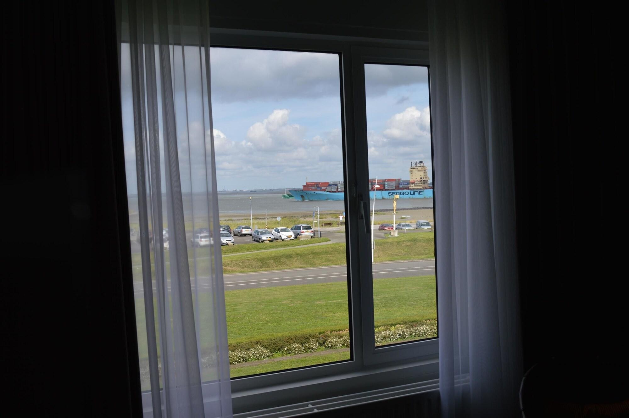 Hotel De Blaauwe Leeuw Terneuzen Exterior foto